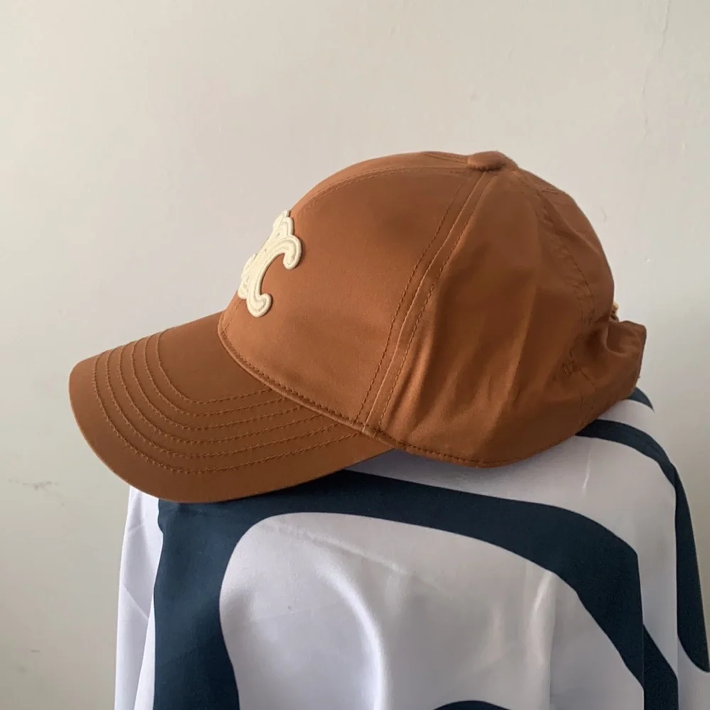 Celine Tan Cap with Cream Emblem - Picture 2 of 6